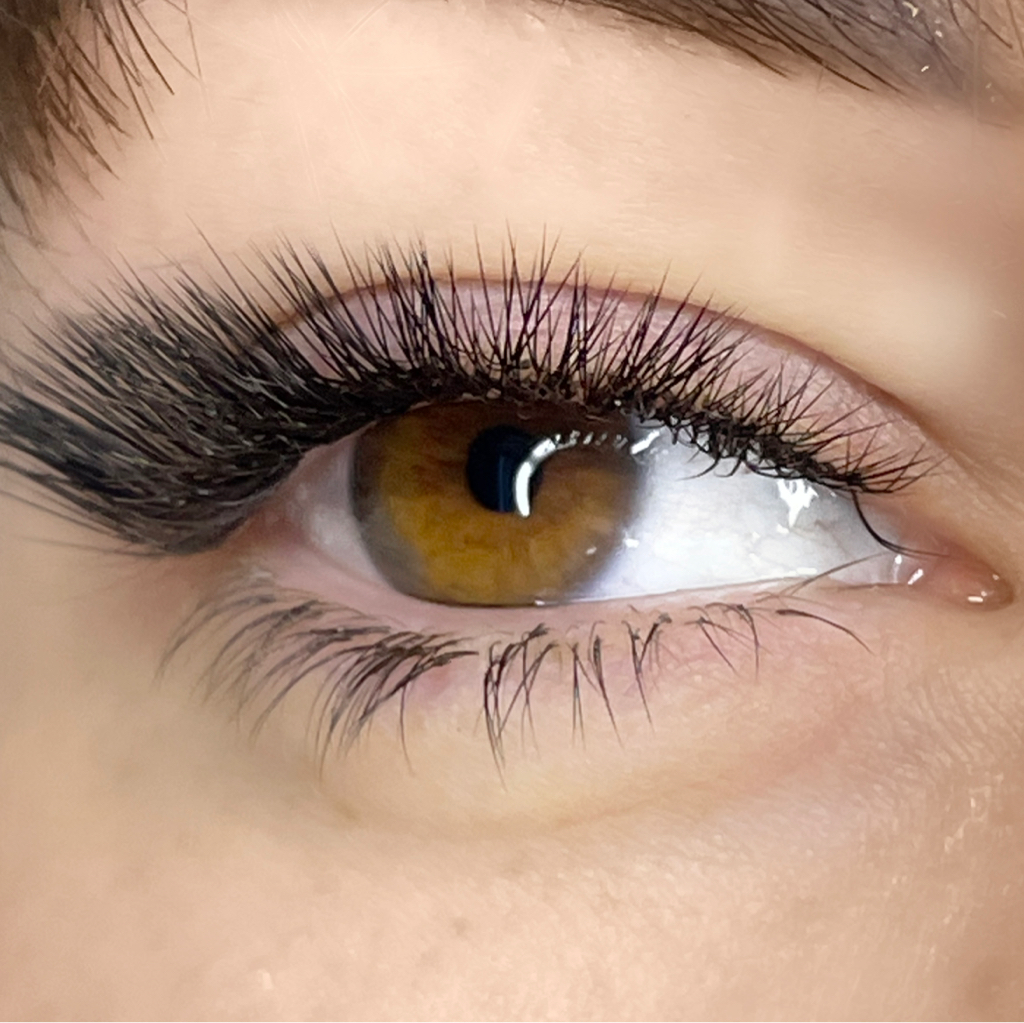 Наращивание нижних ресниц