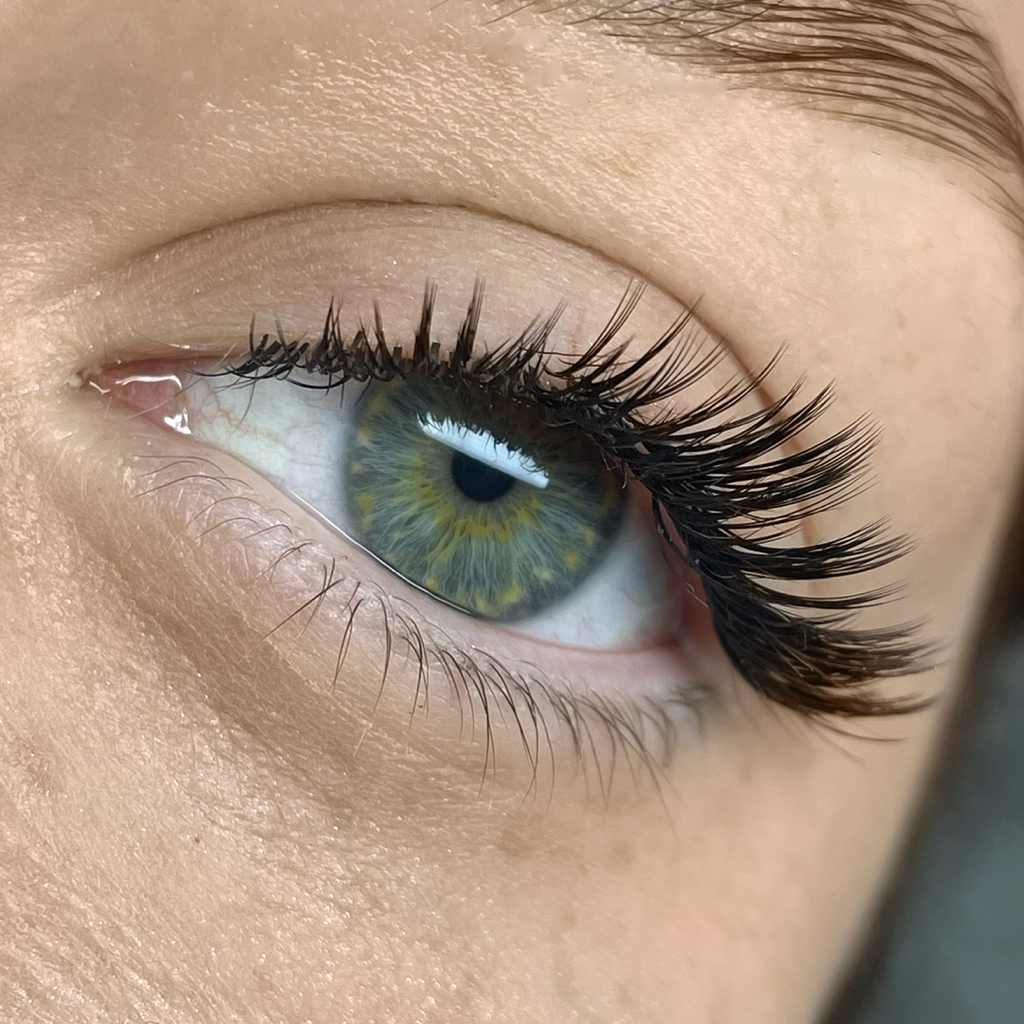 Коррекция ресниц не позднее трех недель -500р от прайса