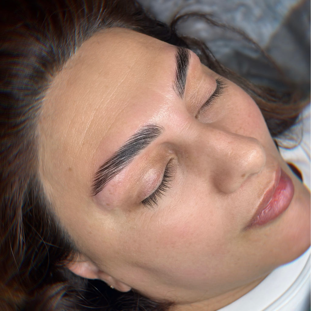 Долговременная укладка бровей + коррекция + BOTOX (без окрашивания)
