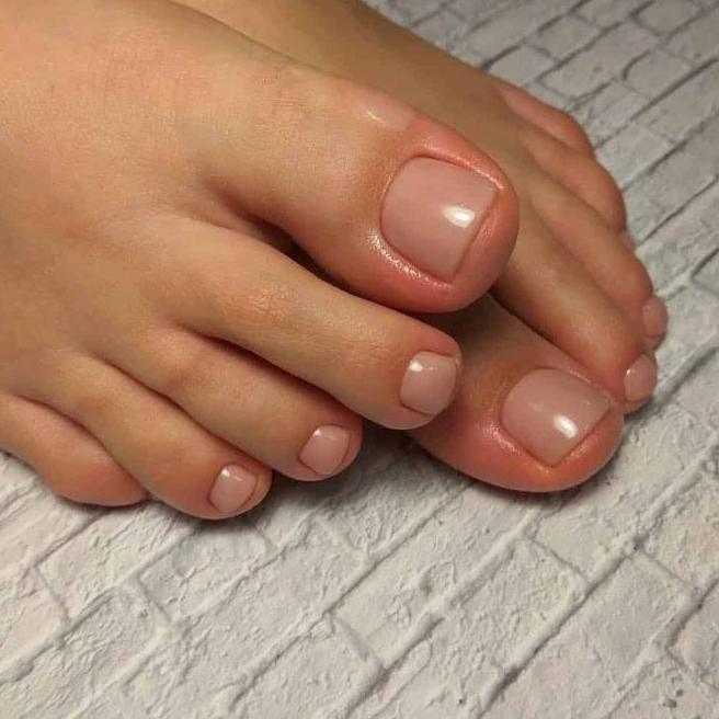 Педикюр с лечебным лаком