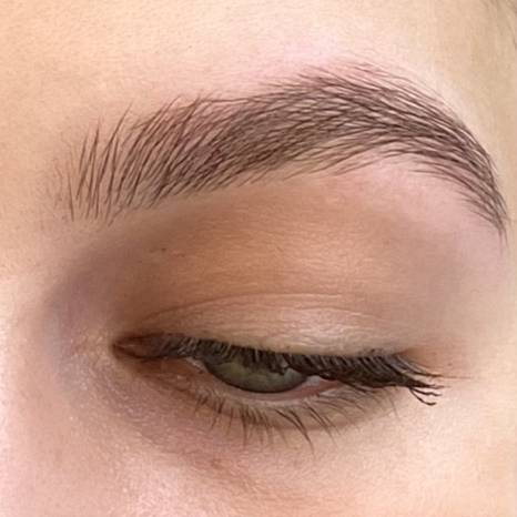 Коррекция бровей по форме