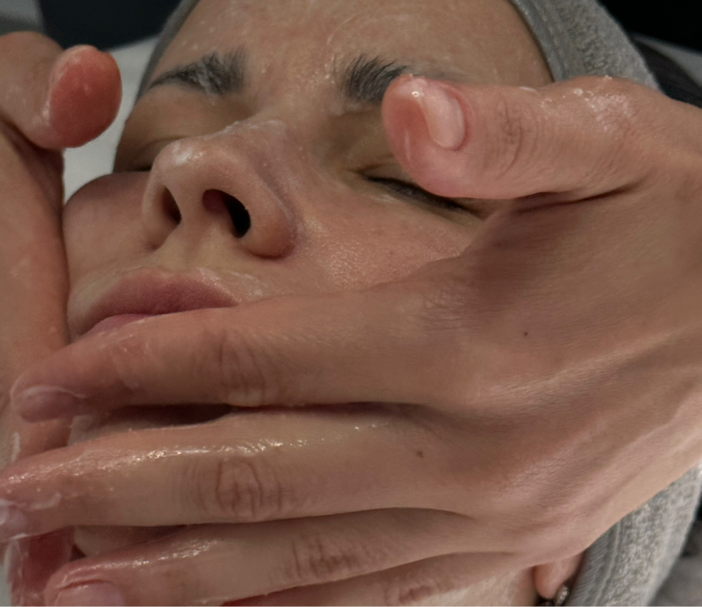 Миофасциальный массаж лица