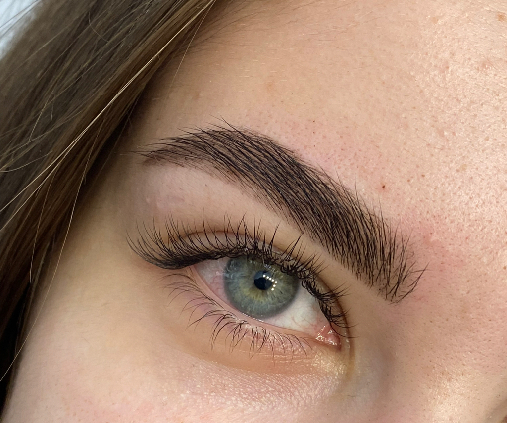 Коррекция бровей + окрашивание краской