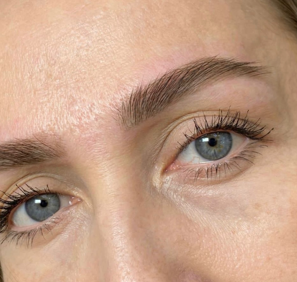 Коррекция бровей