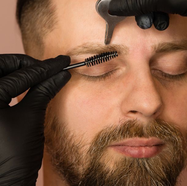 Мужская коррекция бровей
