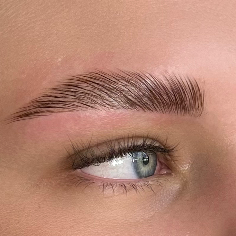 Окрашивание бровей с коррекцией