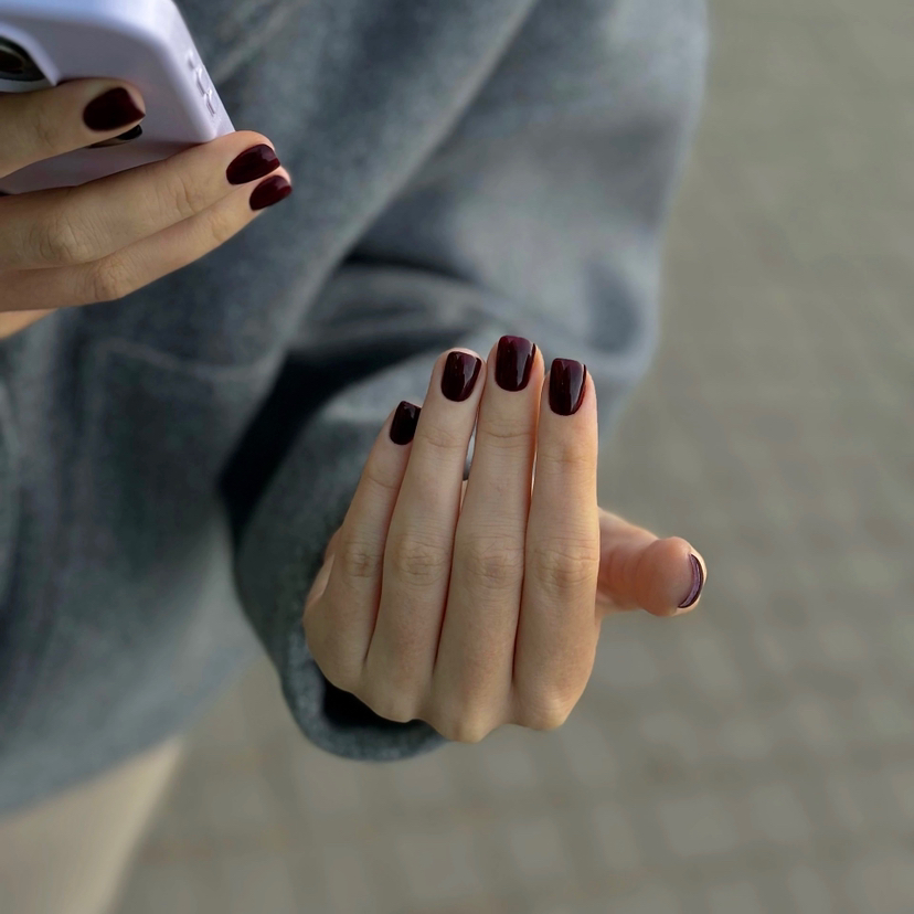 Маникюр с однотонным покрытием