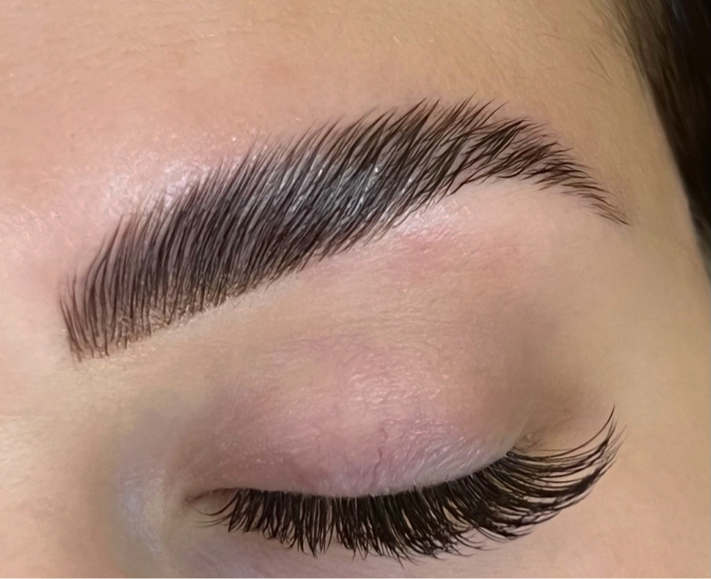 Долговременная укладка бровей