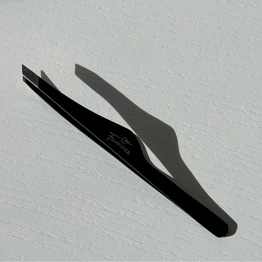 Коррекция бровей