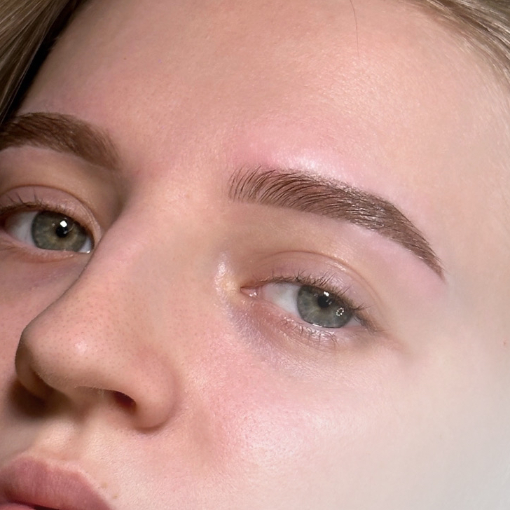 ЛАМИНИРОВАНИЕ БРОВЕЙ