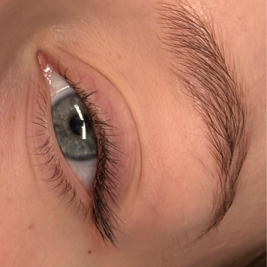 Нижние ресницы