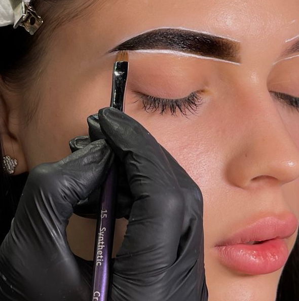 Окрашивание бровей