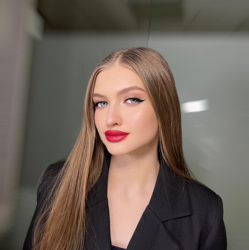 Яркий макияж