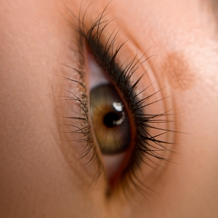Permanentní make-up očních linek