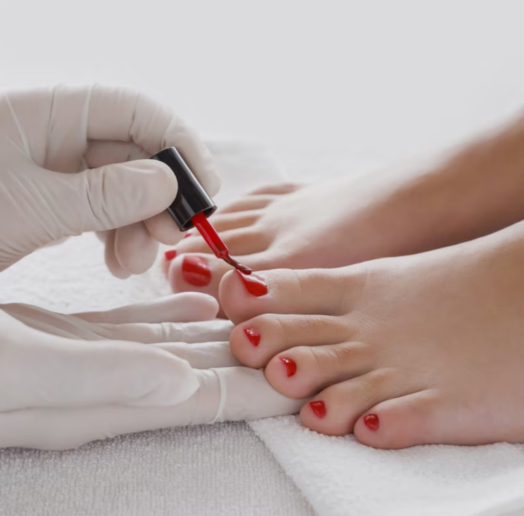 Покрытие лак педикюр