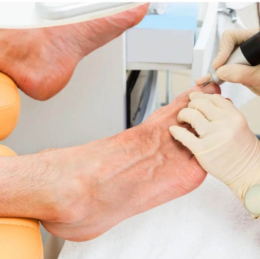 Мужской педикюр