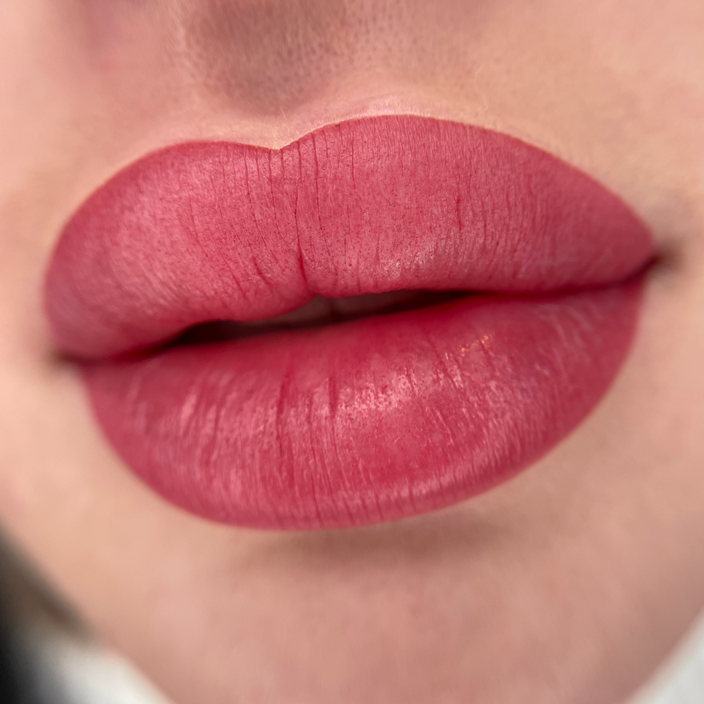 Перманентный макияж губ