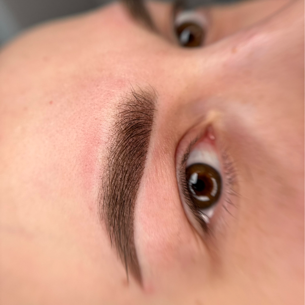 Перманентный макияж бровей