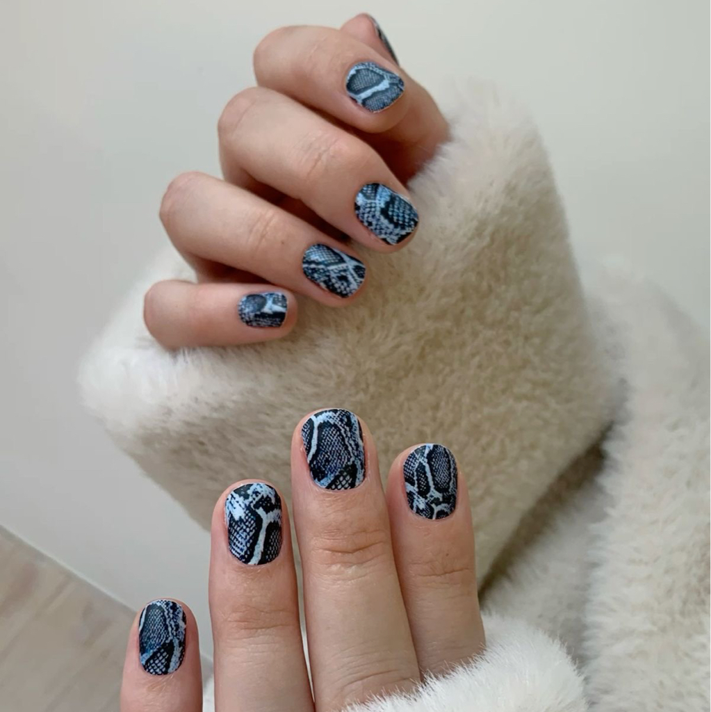 Пилочный маникюр с покрытием пленками