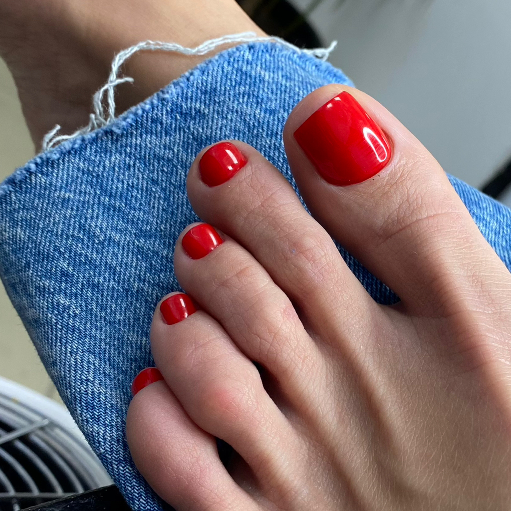 педикюр полный с покрытием(обработка стопы и пальцев)