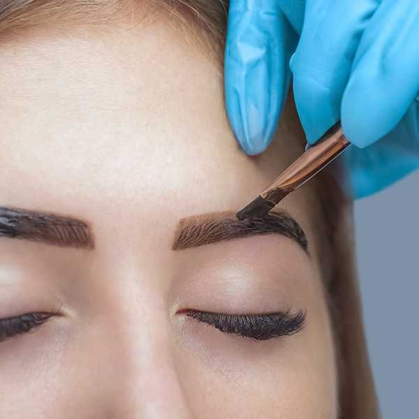 Коррекция бровей