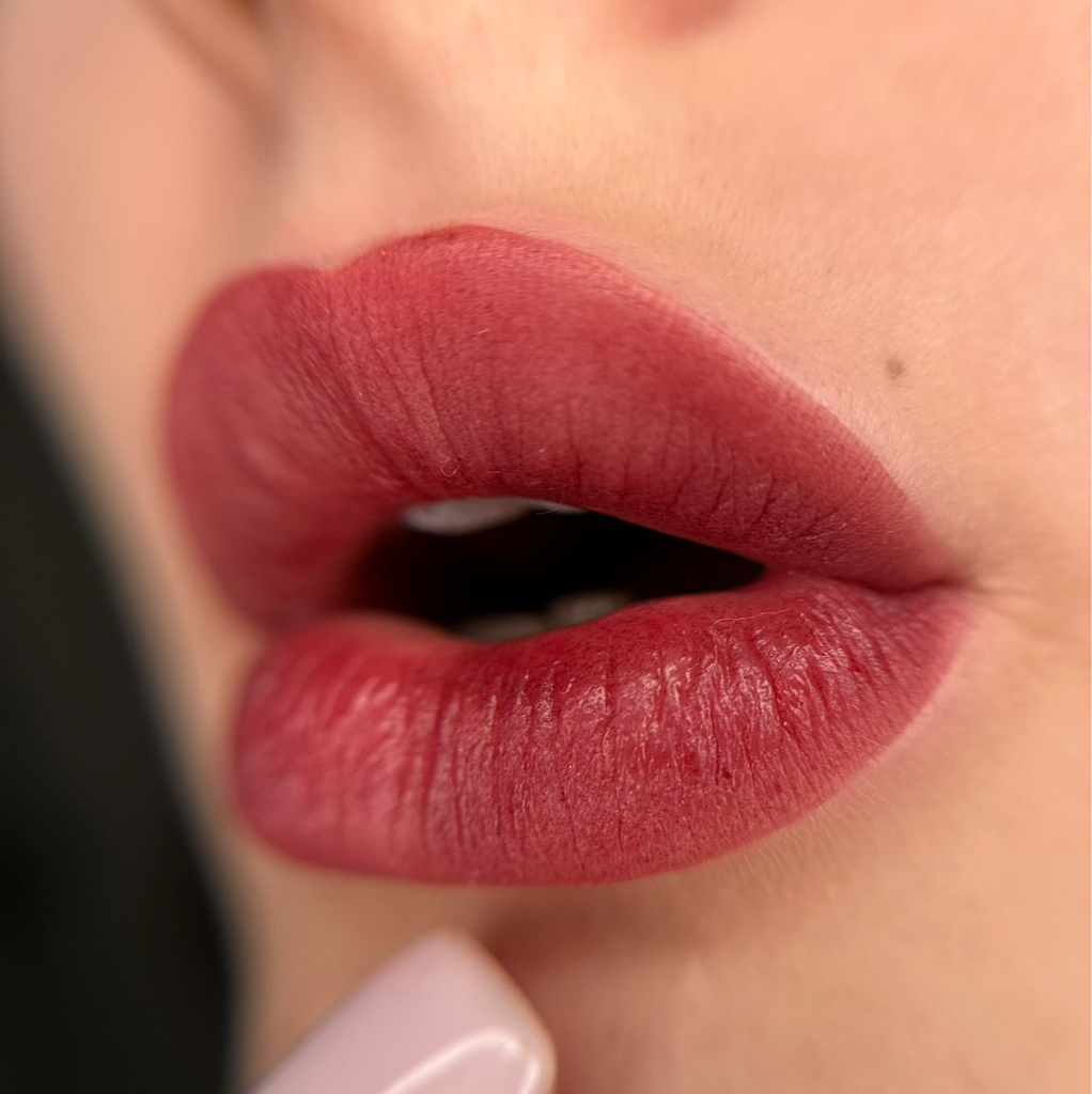 Коррекция перманентного макияжа губ