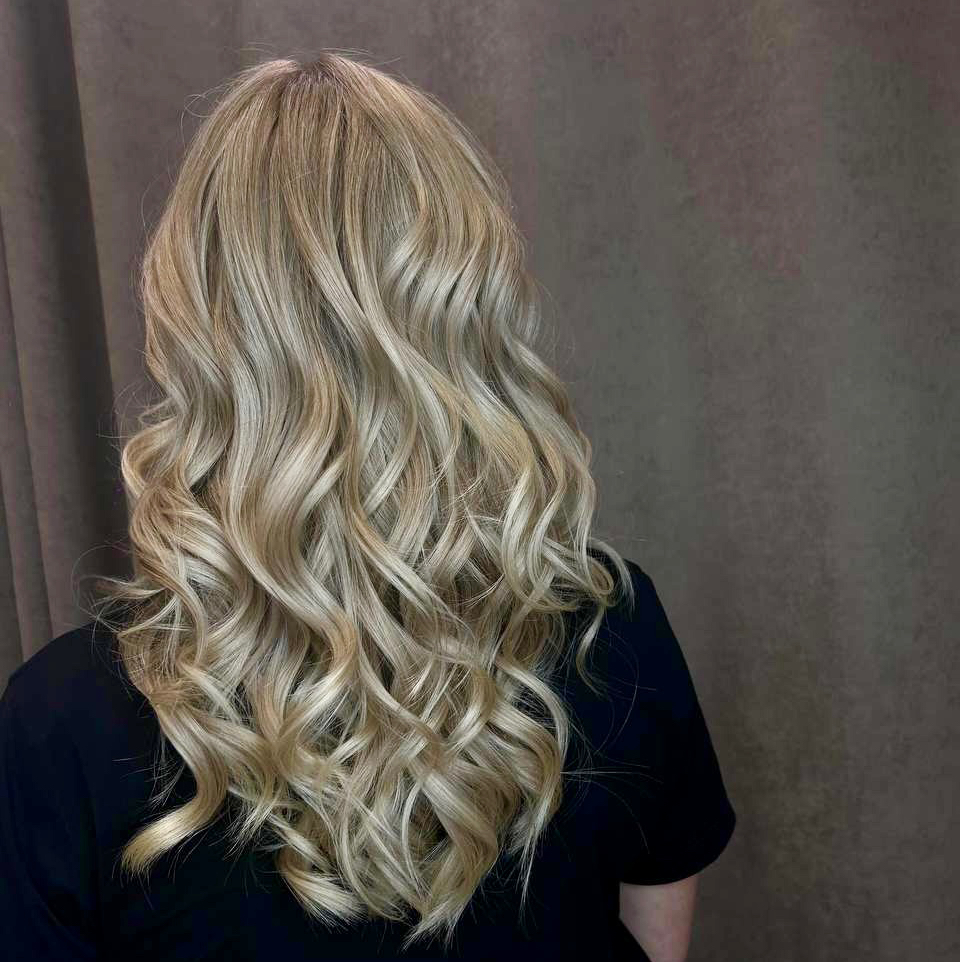 Омбре ,Шатуш,Балаяж (более 40см)В стоимость входит стрижка+укладка.