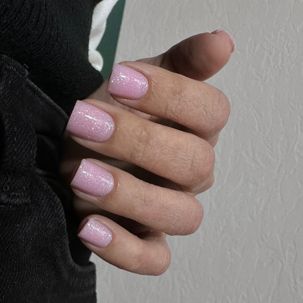 Маникюр с покрытием базой (+снятие, покрытие базой и топ)