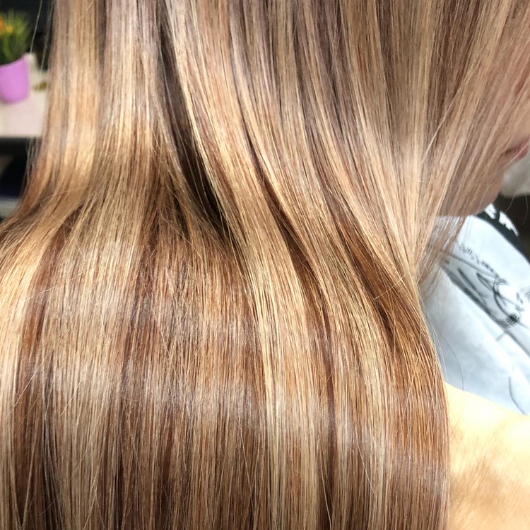 Стрижки,окрашивание всех сложных видов ,уходы, корпоративные прически, и.т.д.