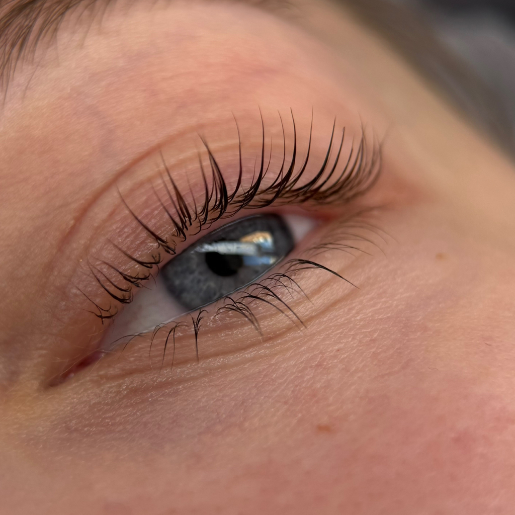 Дабл ламинирование (ламинирование верхних и нижних ресниц, ботокс, окрашивание)