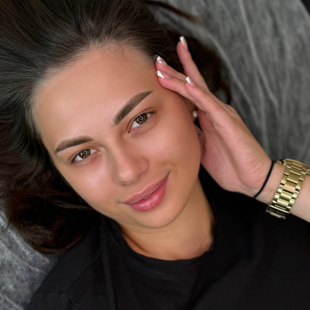 Перманентный макияж бровей