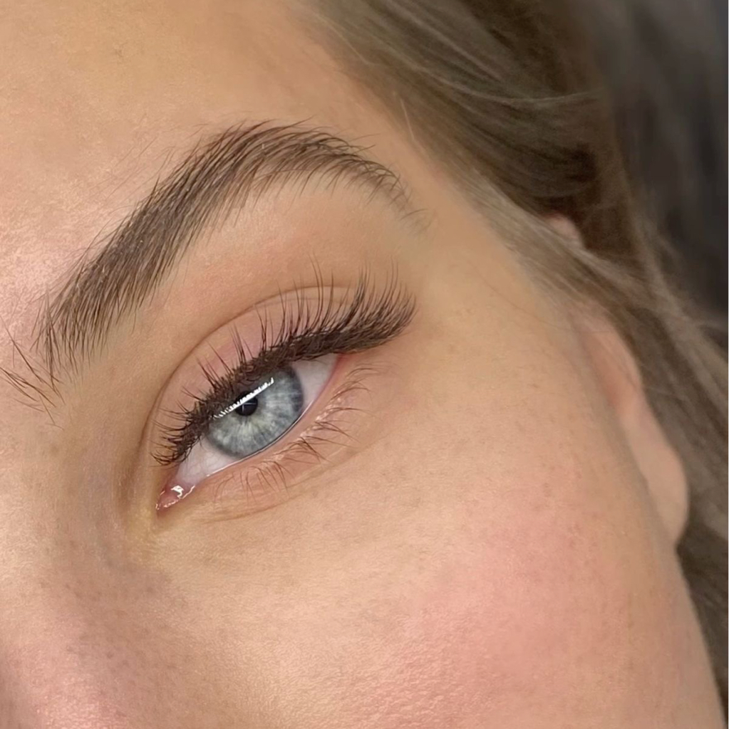 Наращивание ресниц 1,5 D