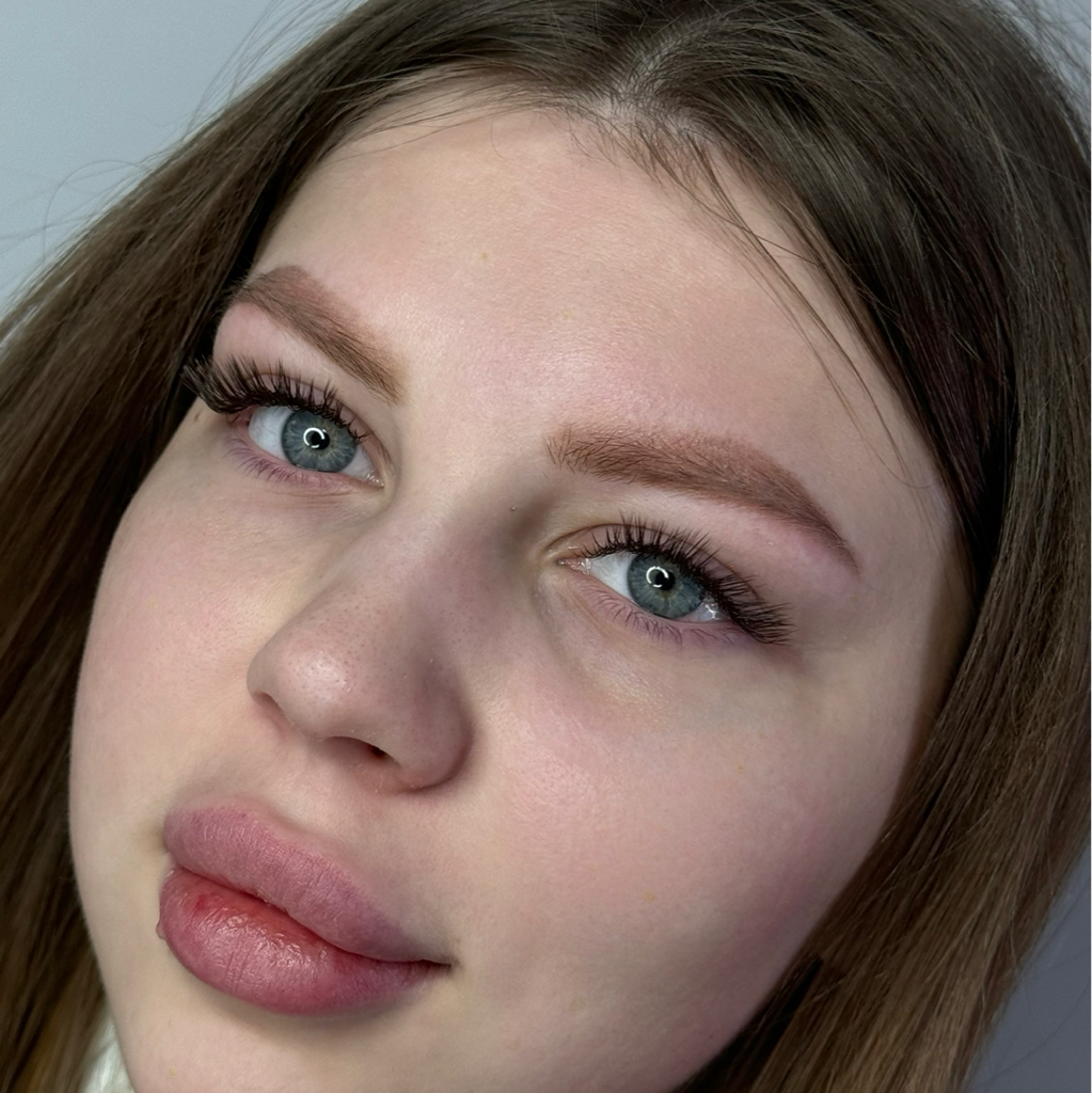 Наращивание ресниц 3D