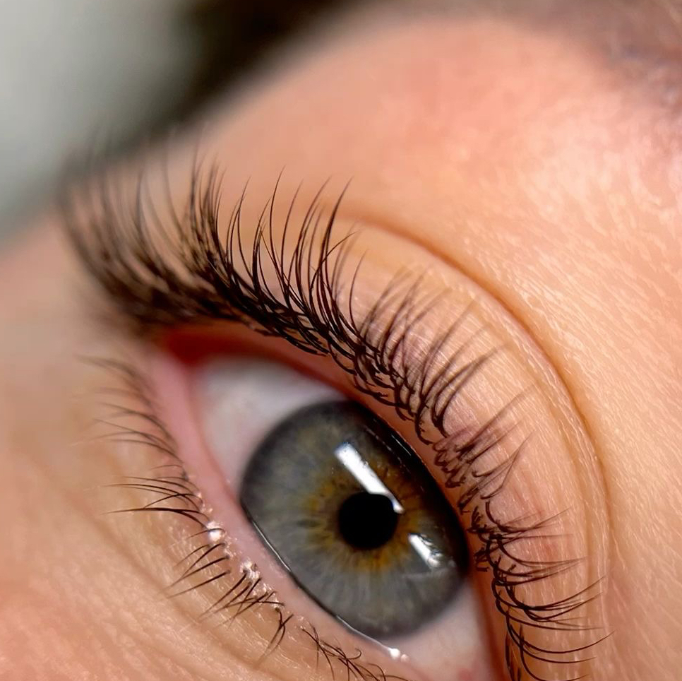 Наращивание ресниц 1D(классика)