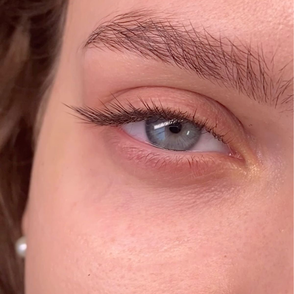 Наращивание ресниц /уголки