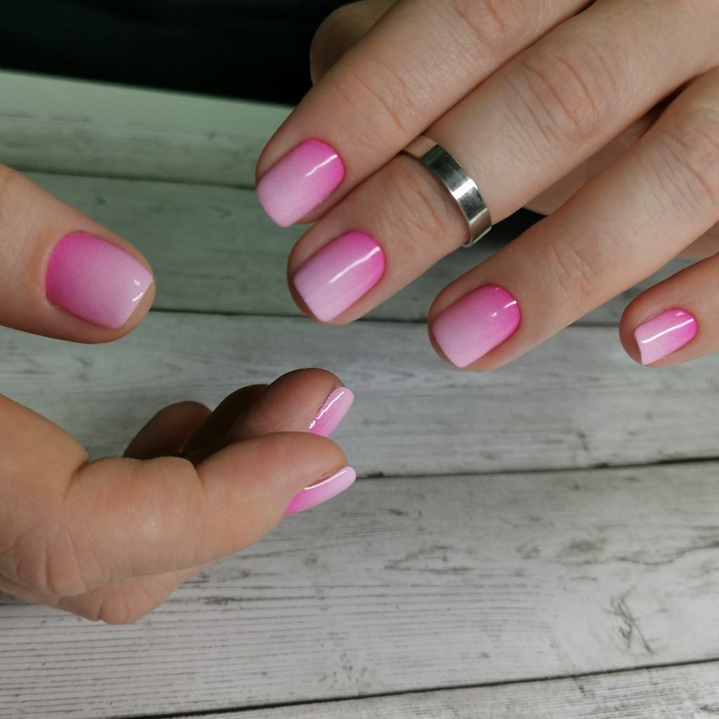 Маникюр с покрытием плёнками