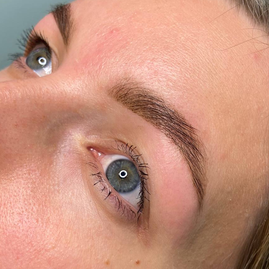 Коррекция с окрашиванием бровей