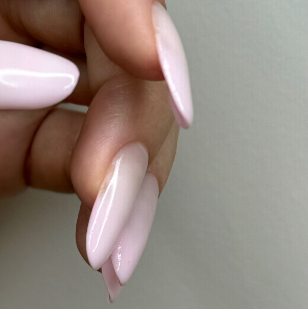 наращивание ногтей