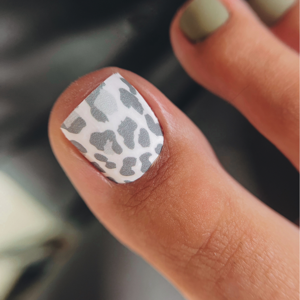 Педикюр с дизайном «пленки»