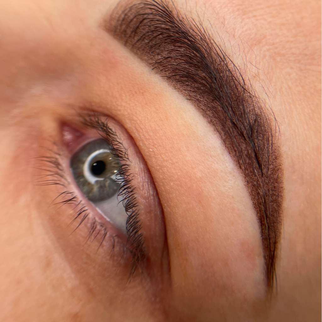 Перекрытие перманентного макияжа