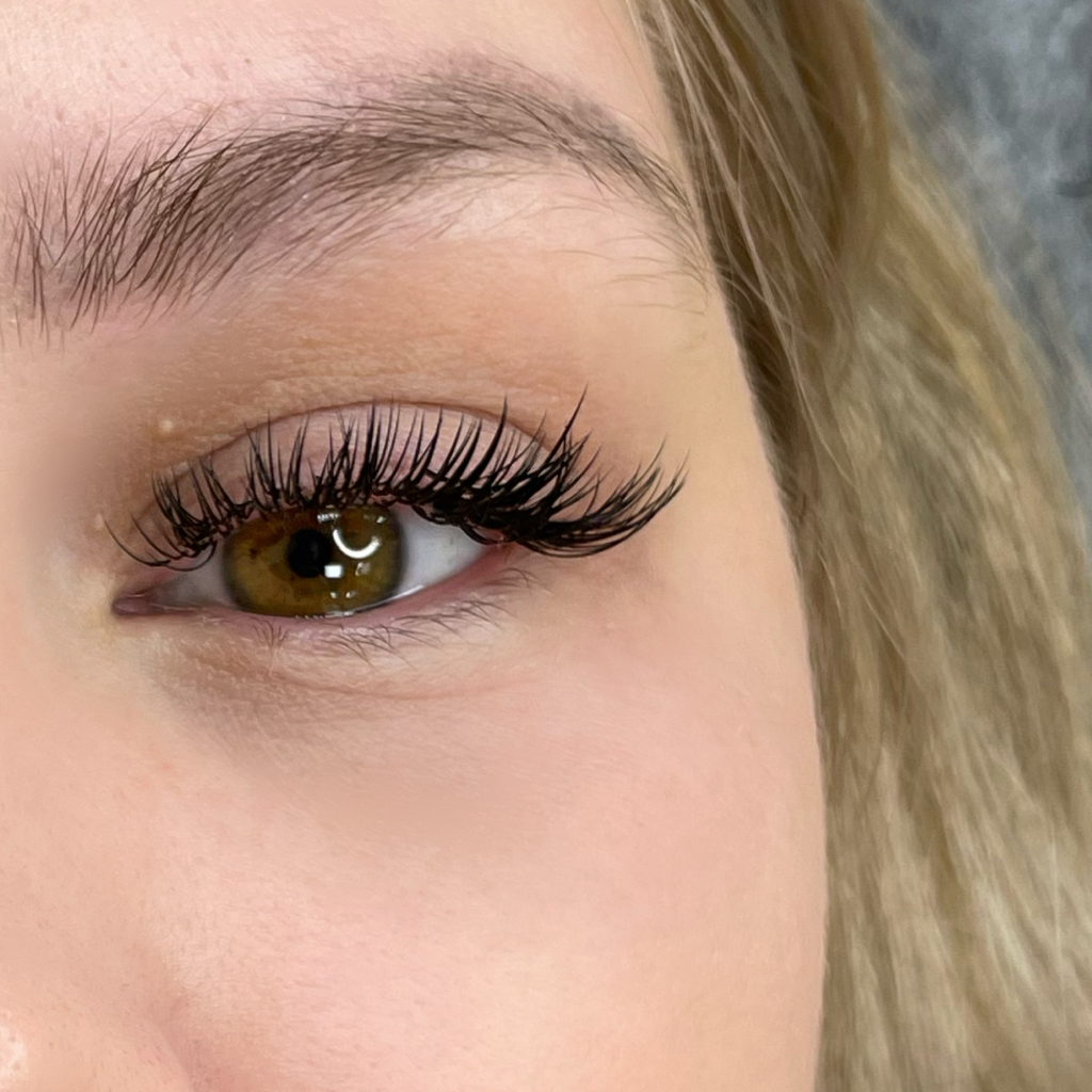 Наращивание ресниц 3д