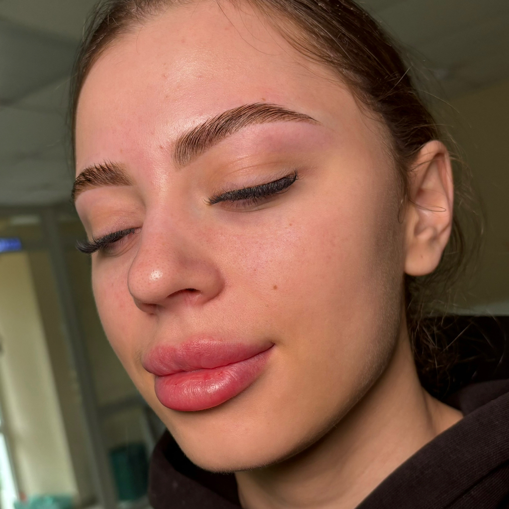 Окрашивание бровей