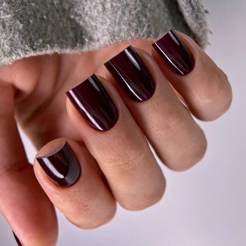 Маникюр с покрытием гель-лак (входит: снятие, ремонт 2-х ногтей, укрепление)