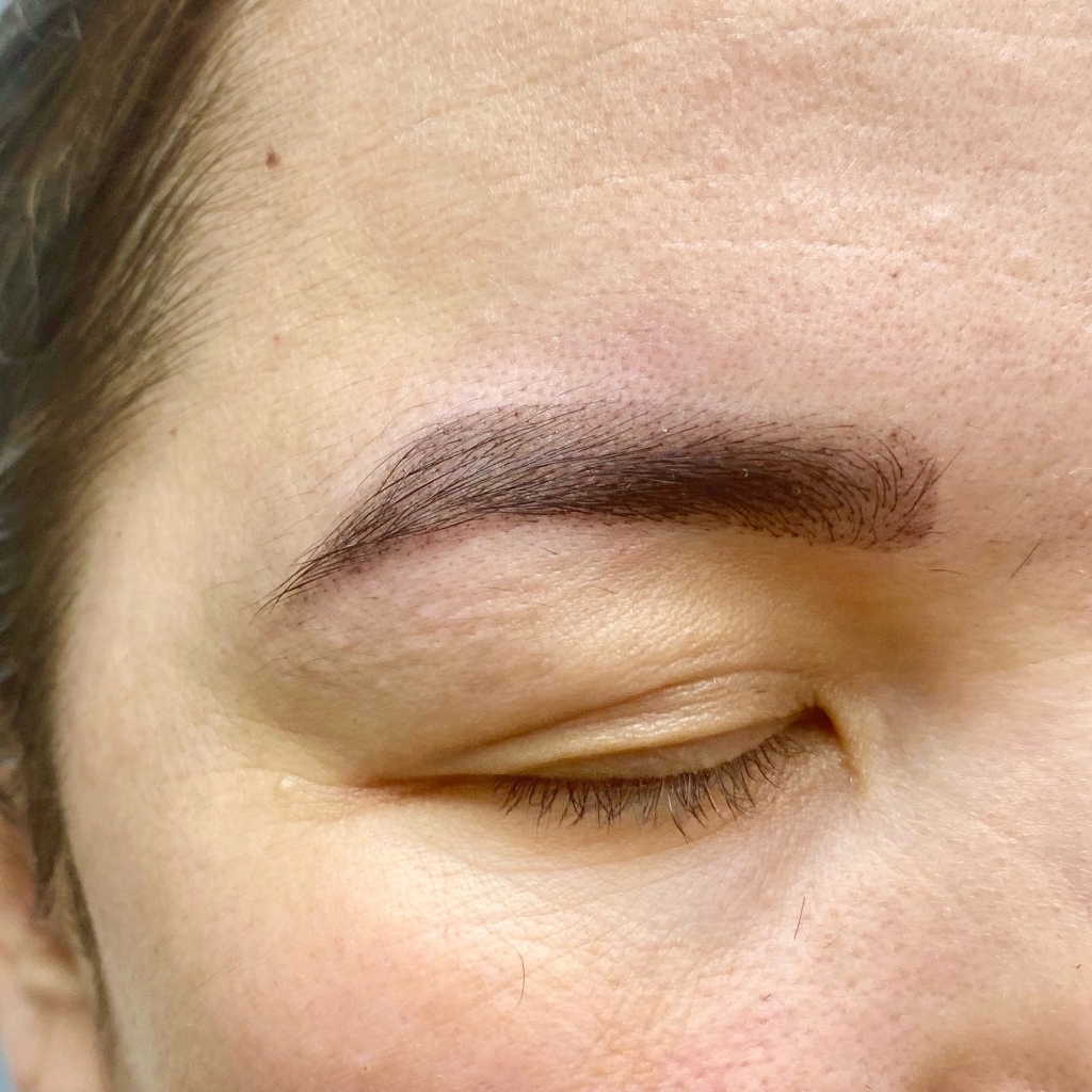 Окрашивание бровей