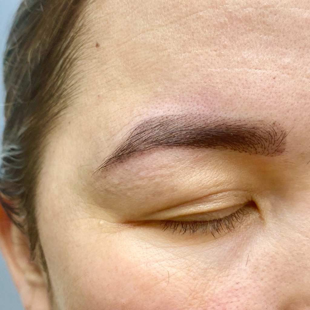 Коррекция бровей