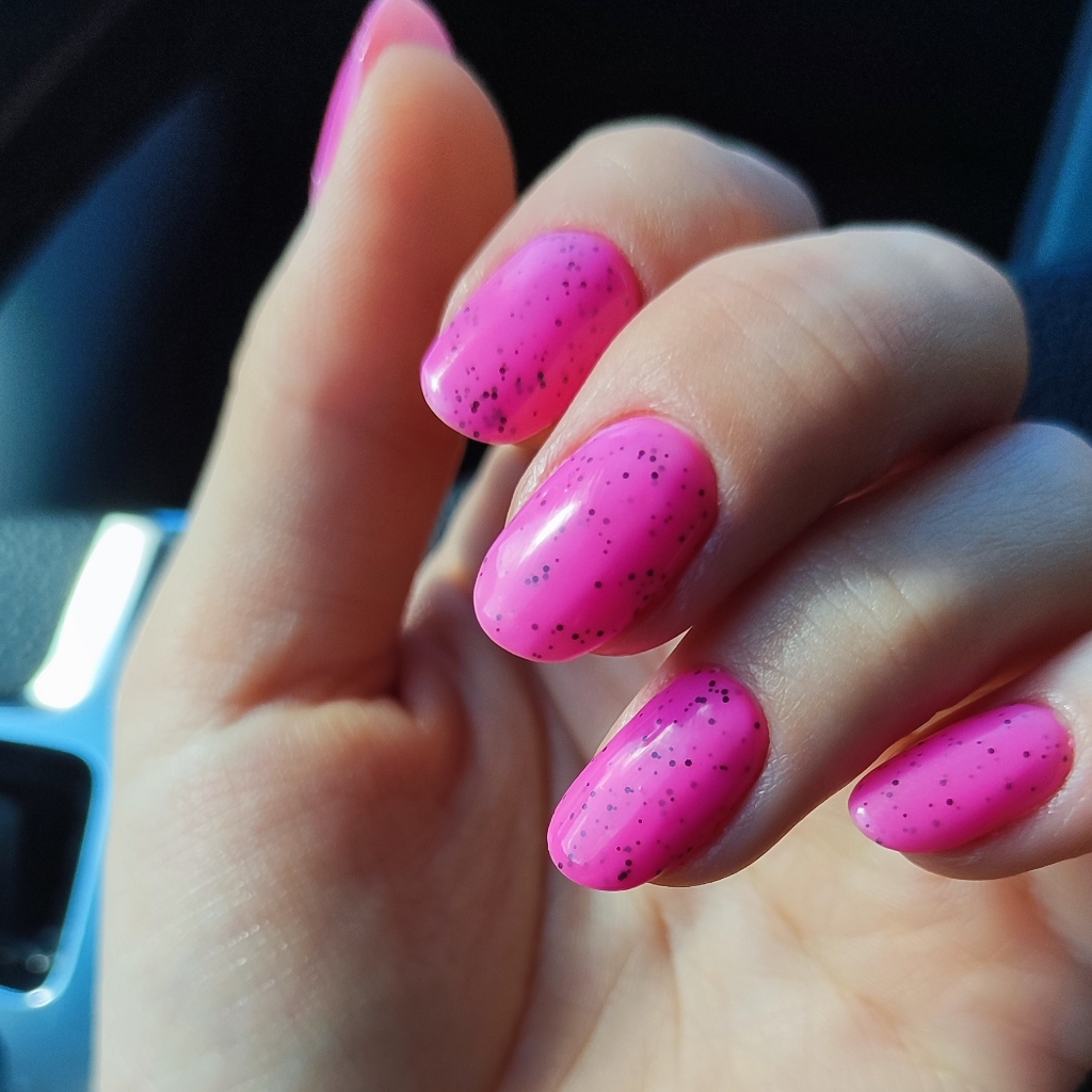 Маникюр с покрытием гель-лак однотон(снятие,укрепление,ремонт входят в стоимость)