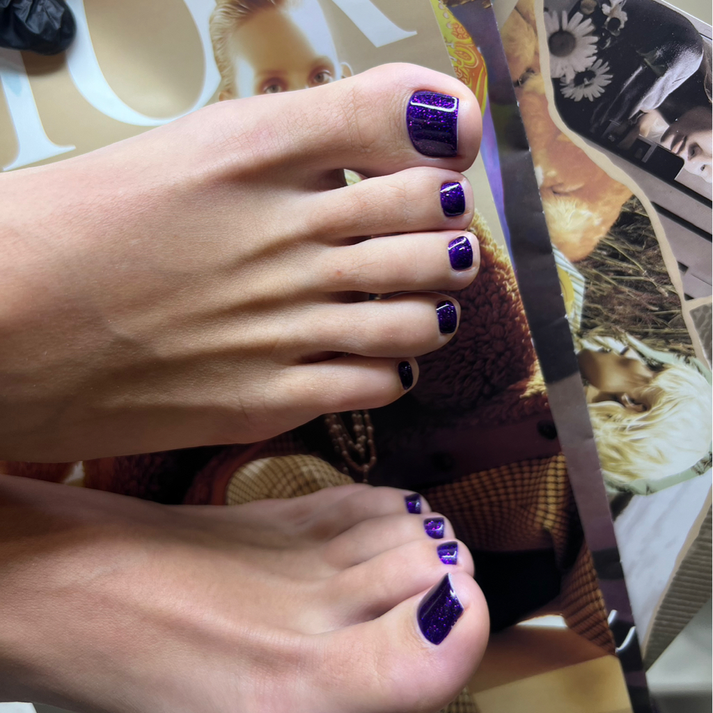 Педикюр Макси 
Любой дизайн входит