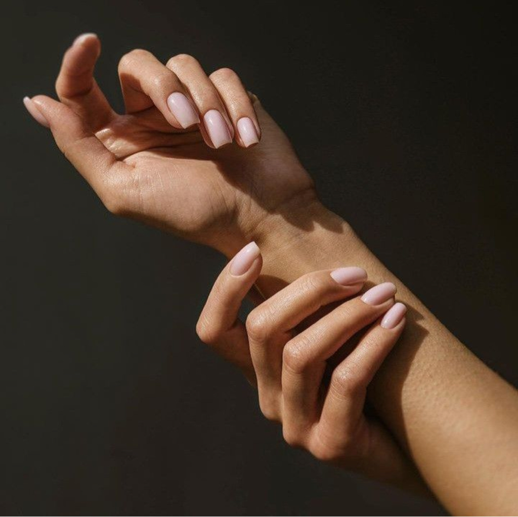 Маникюр с обычным лаком