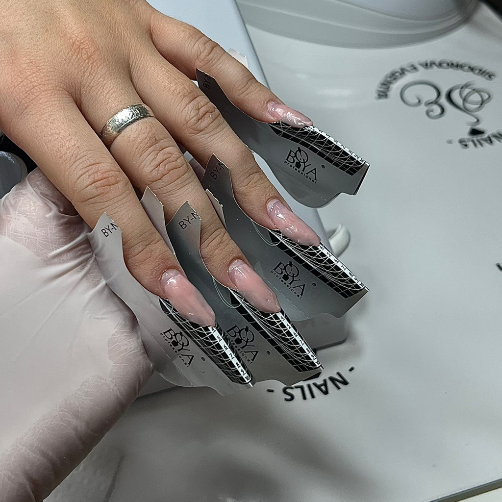 Наращивание ногтей