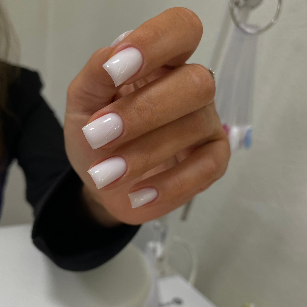 маникюр однотон покрытие+укрепление+наращивание до 2х ногтей